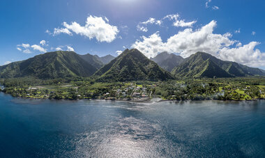 Vue aérienne montagnes Tahiti